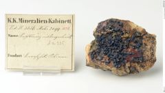 Foto von Krokoit mit Vanquelinit (NHMW-MIN-An235)